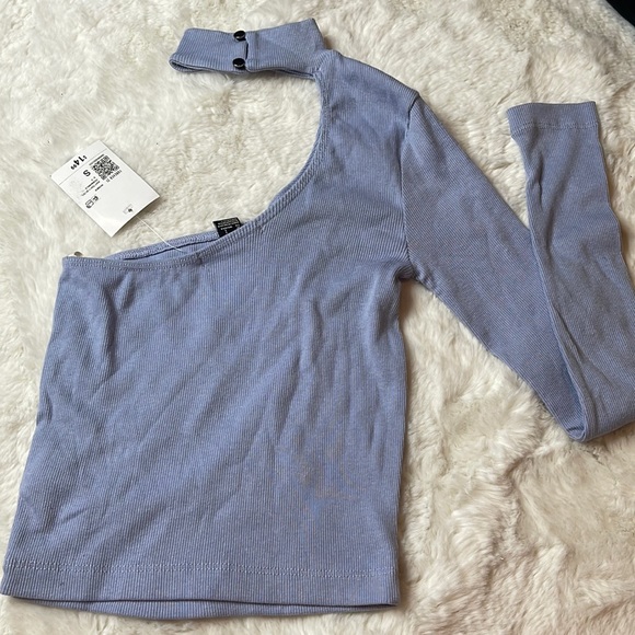 NWT forever 21 one shoulder top - SIZE: S - Picture 3 of 4